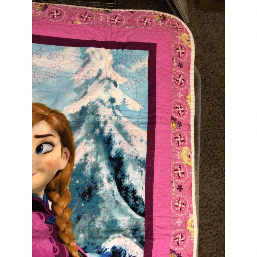 Disney‎ Frozen Anna Elsa Handmade Quilt Crib Blanket, Used. 36